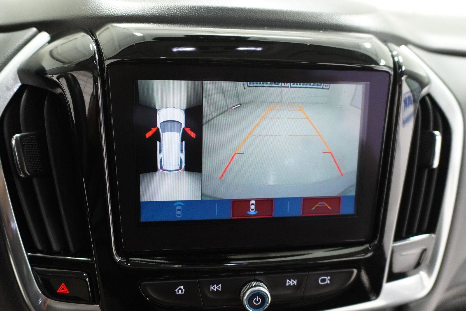 Used 2018 Chevrolet Traverse Premier w/ Driver Confidence II Package FWD image 17