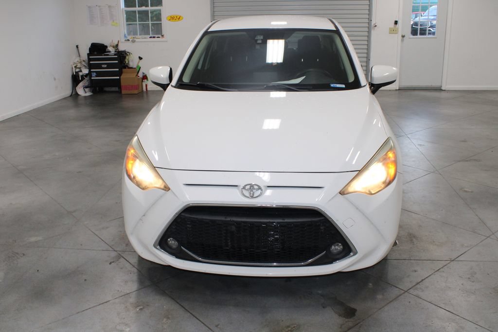 Used 2019 Toyota Yaris LE FWD image 3