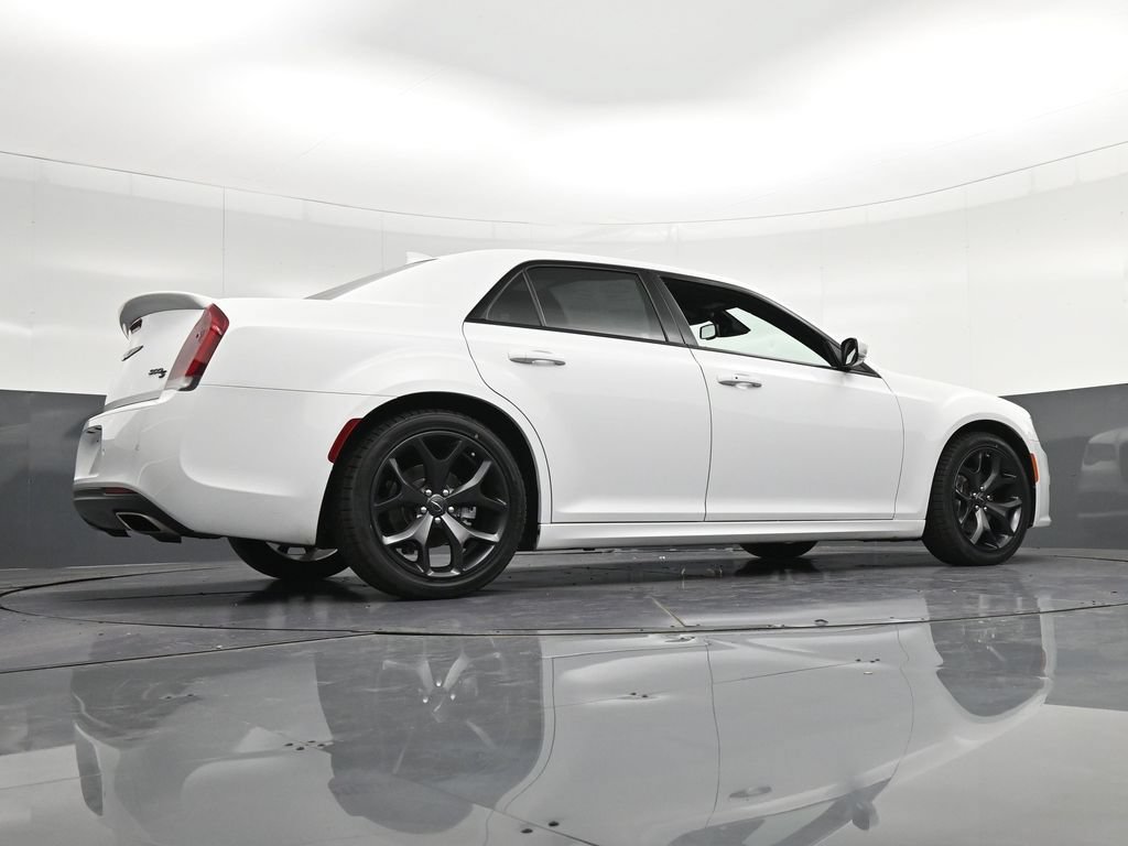 Used 2023 Chrysler 300 S w/ Comfort Group RWD image 28