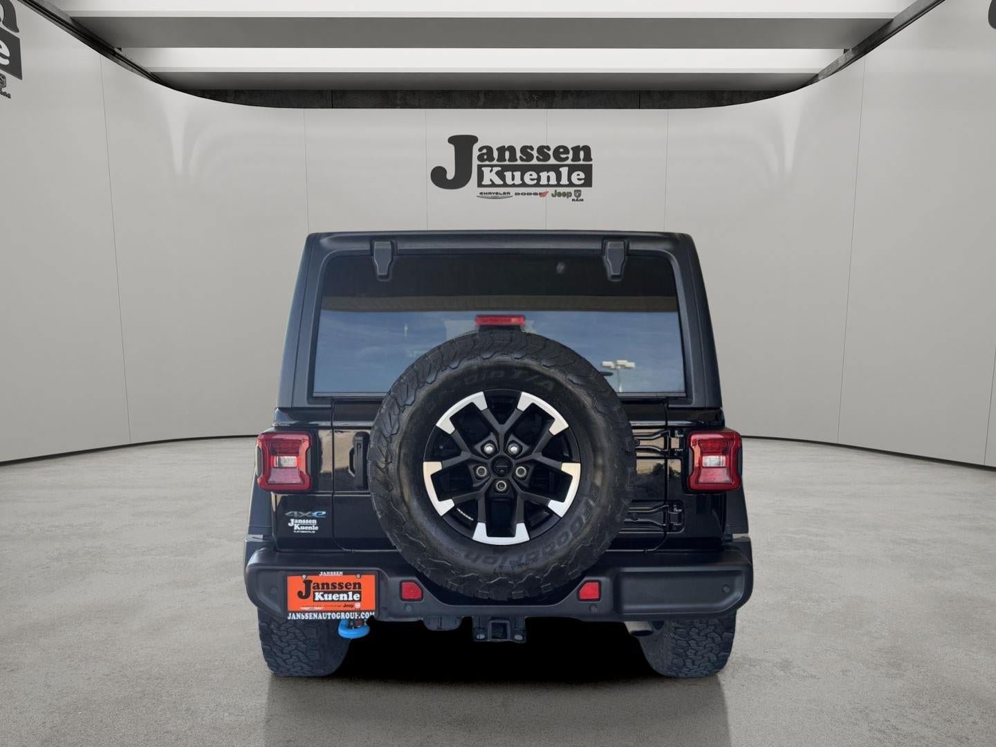 Used 2024 Jeep Wrangler Unlimited Rubicon 4xe w/ Technology Group AWD/4WD image 2