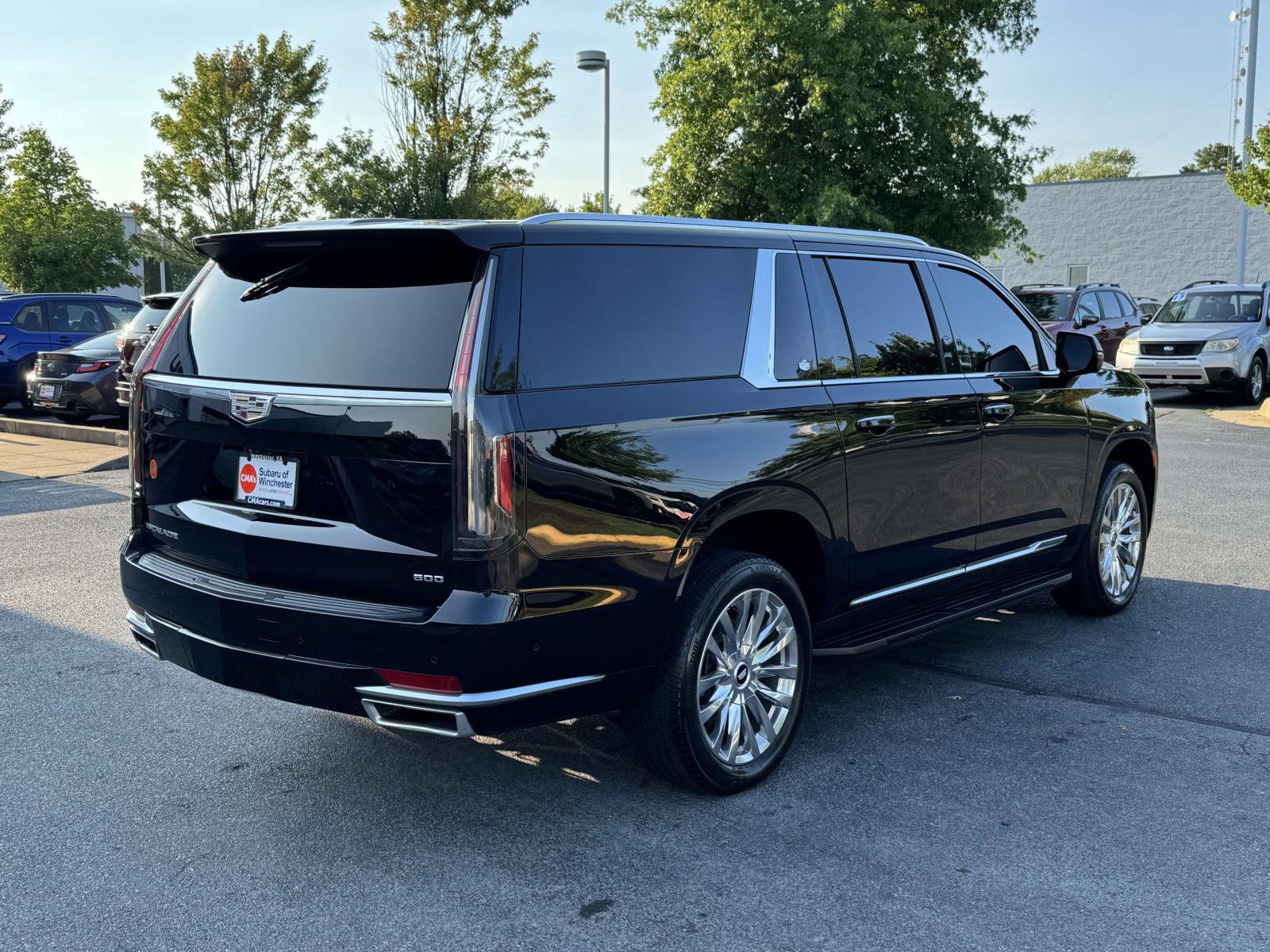 Used 2022 Cadillac Escalade ESV Premium Luxury AWD/4WD image 2