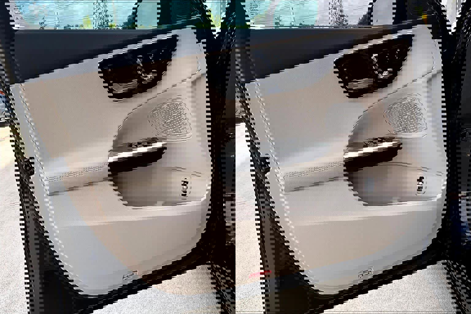 Used 2025 Mercedes-Benz C 300 Sedan image 20