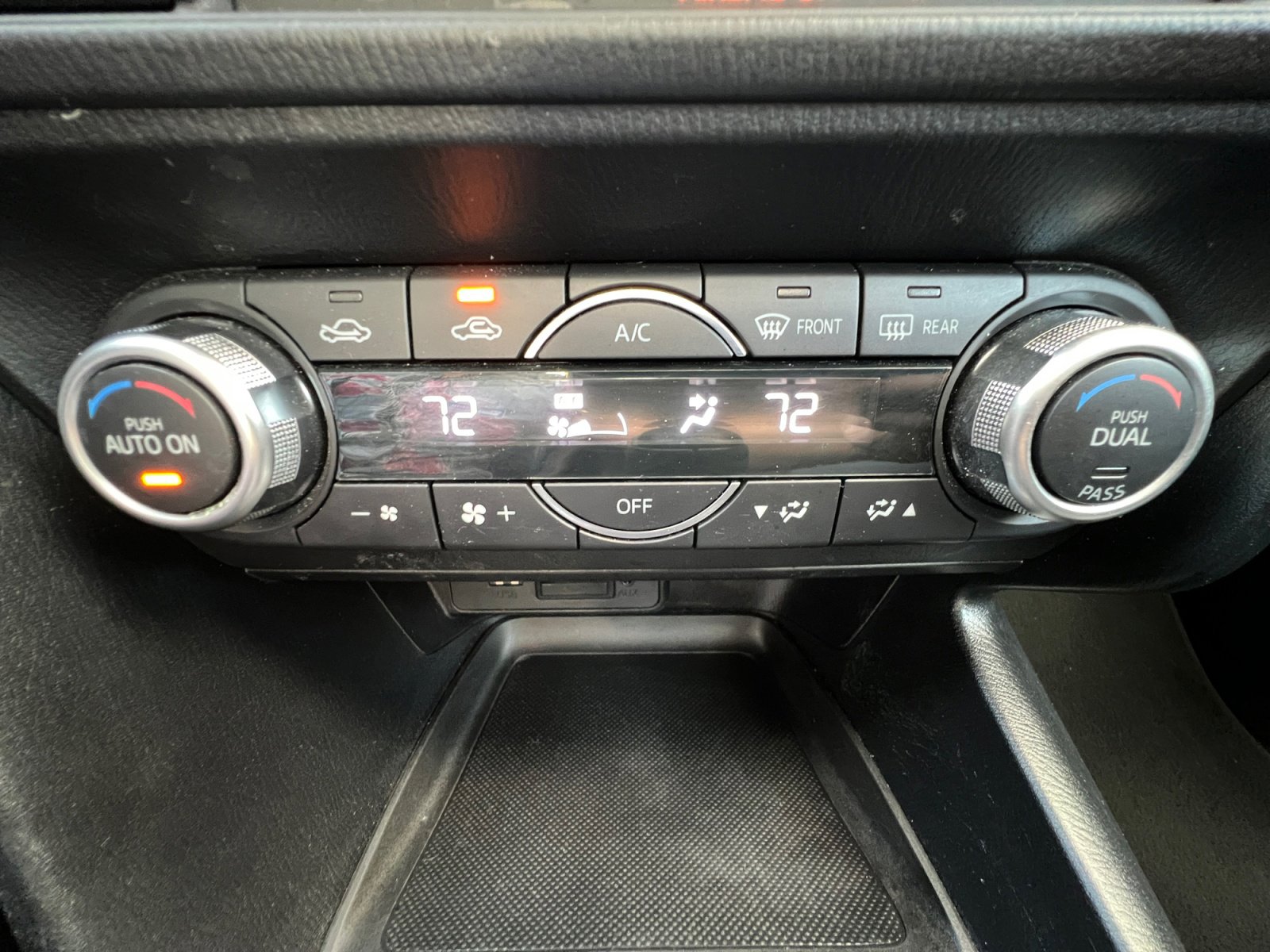 Used 2018 MAZDA MAZDA3 Touring image 19