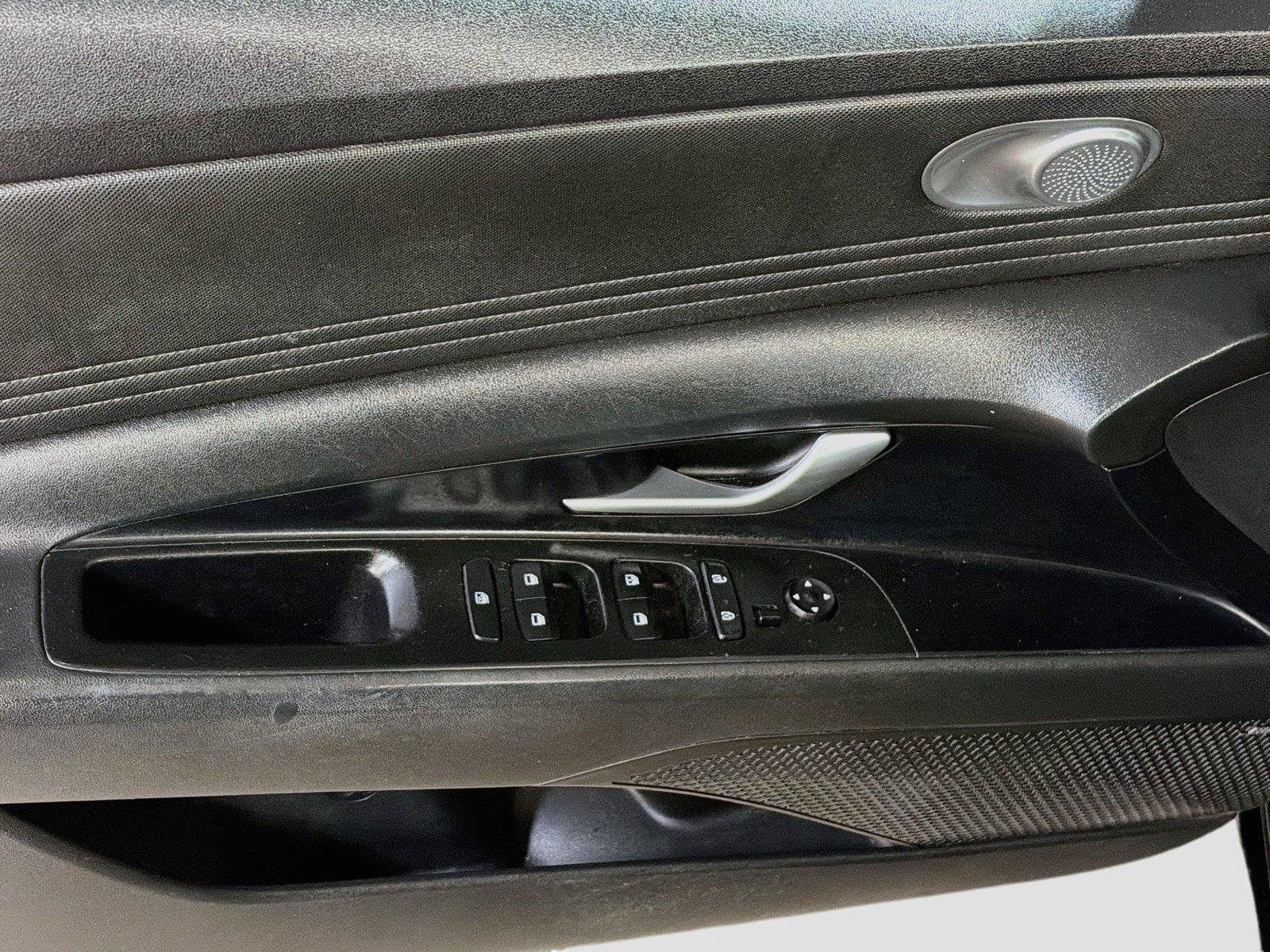 Used 2021 Hyundai Elantra SEL w/ Convenience + Premium Package FWD image 19