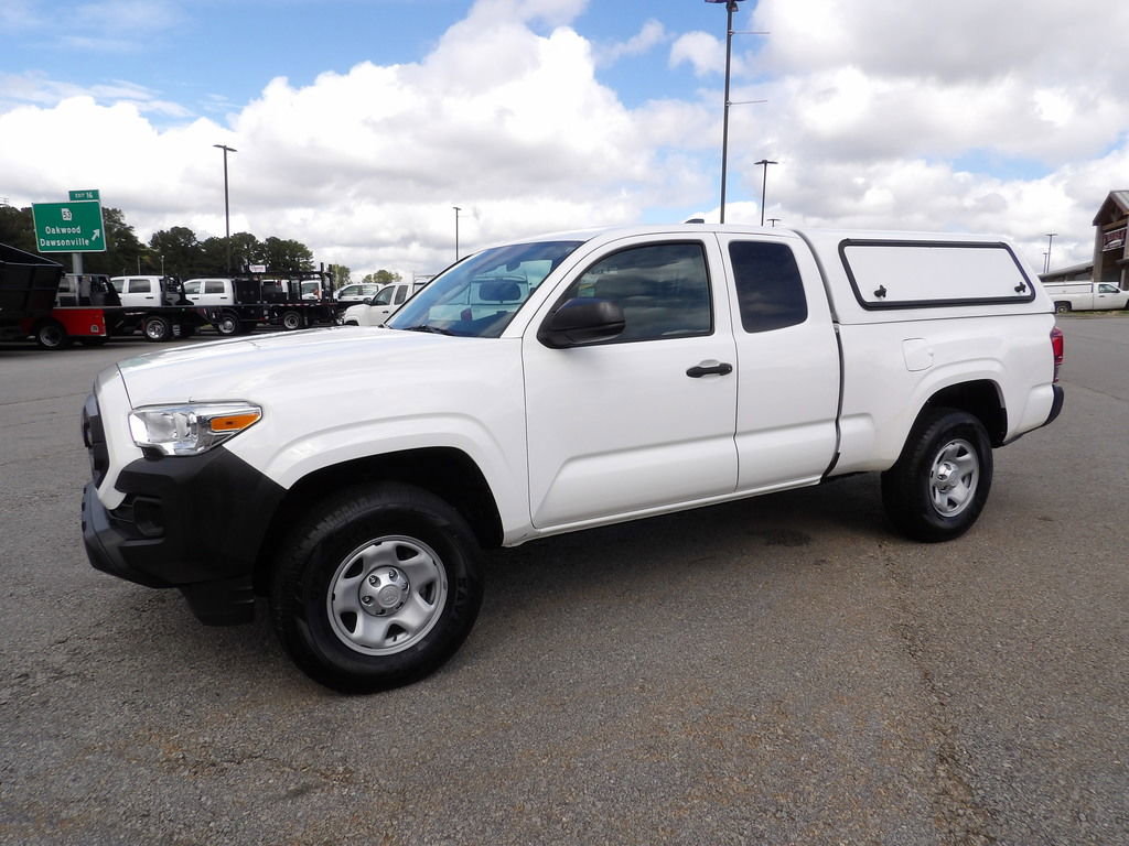 Used 2022 Toyota Tacoma SR image 3