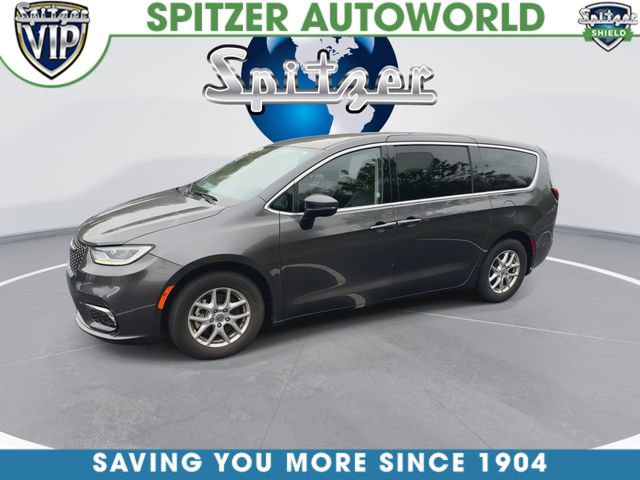 Used 2023 Chrysler Pacifica Touring-L FWD image 5