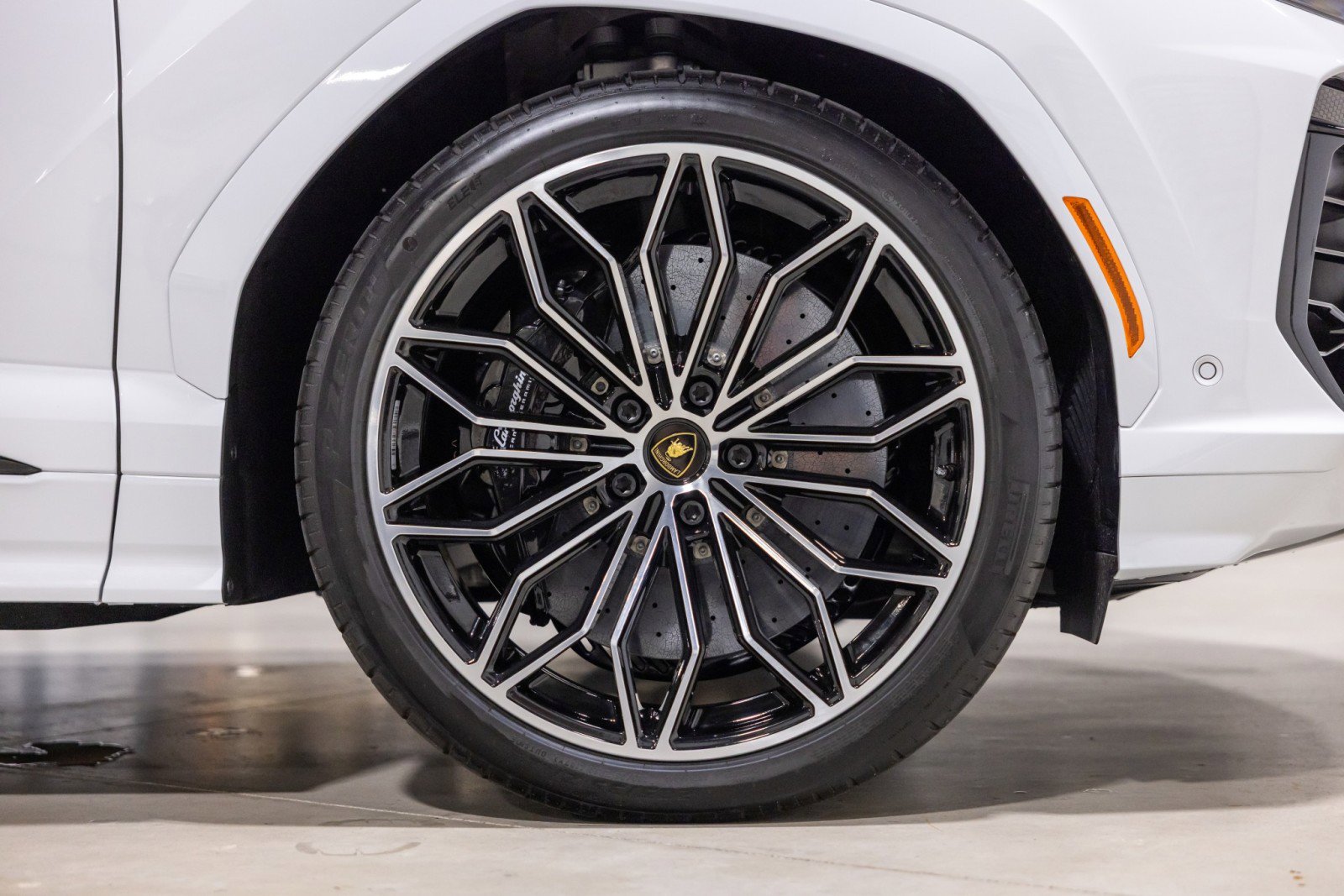 Used 2025 Lamborghini Urus SE image 24