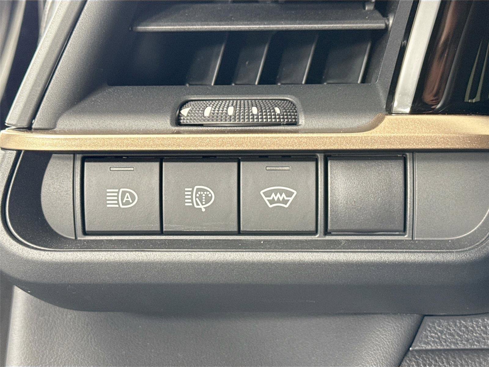 Certified 2025 Toyota Crown Signia w/ Advanced Technology Package AWD/4WD image 16