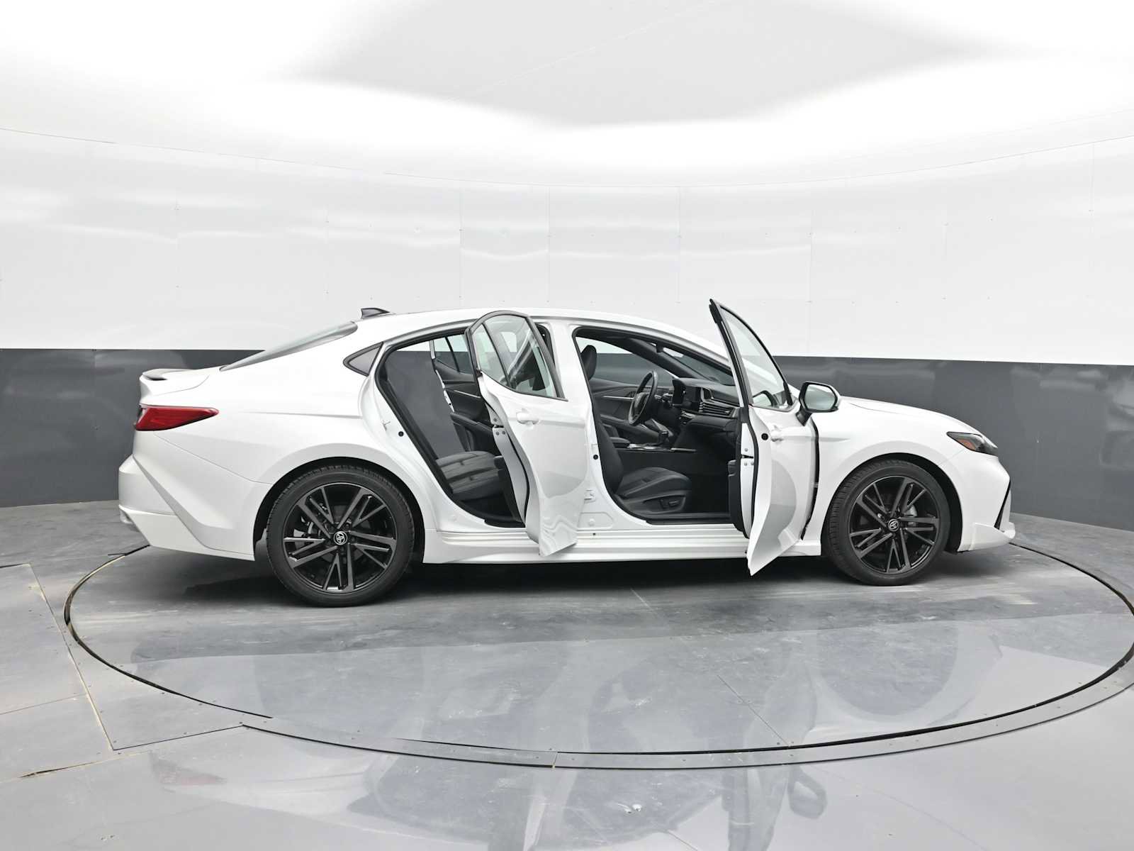 Used 2025 Toyota Camry XSE image 39