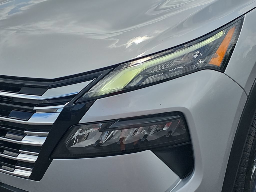 Used 2025 Nissan Rogue SV FWD image 30