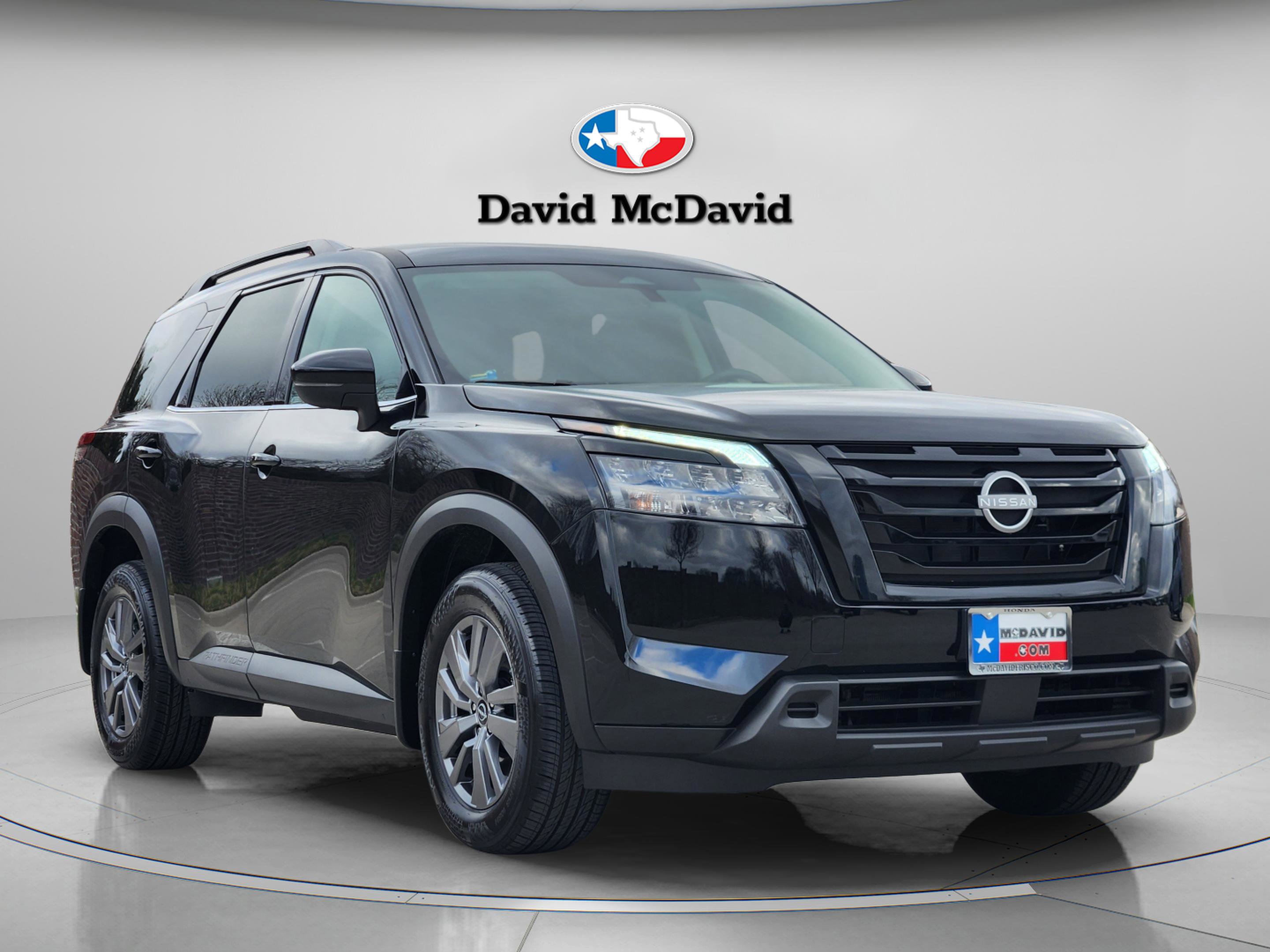 Used 2025 Nissan Pathfinder SV w/ Black Appearance Package image 7