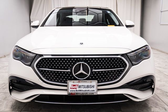 Used 2025 Mercedes-Benz E 350 4MATIC Sedan image 5