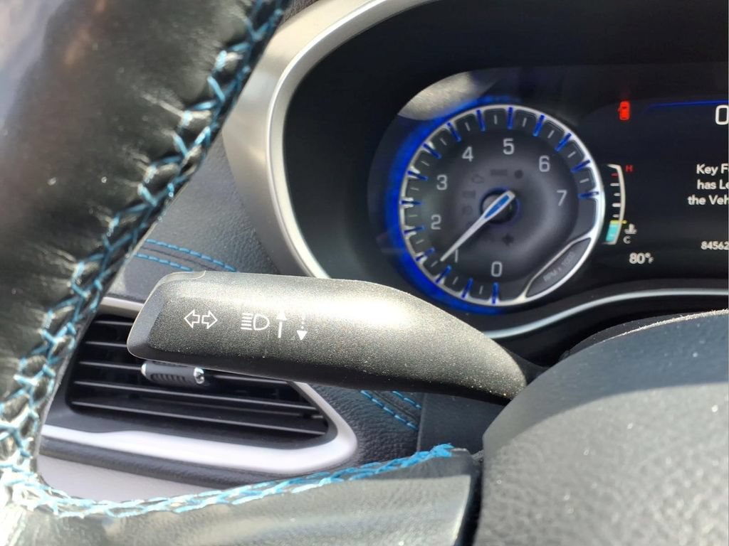 Used 2021 Chrysler Pacifica Touring-L FWD image 18