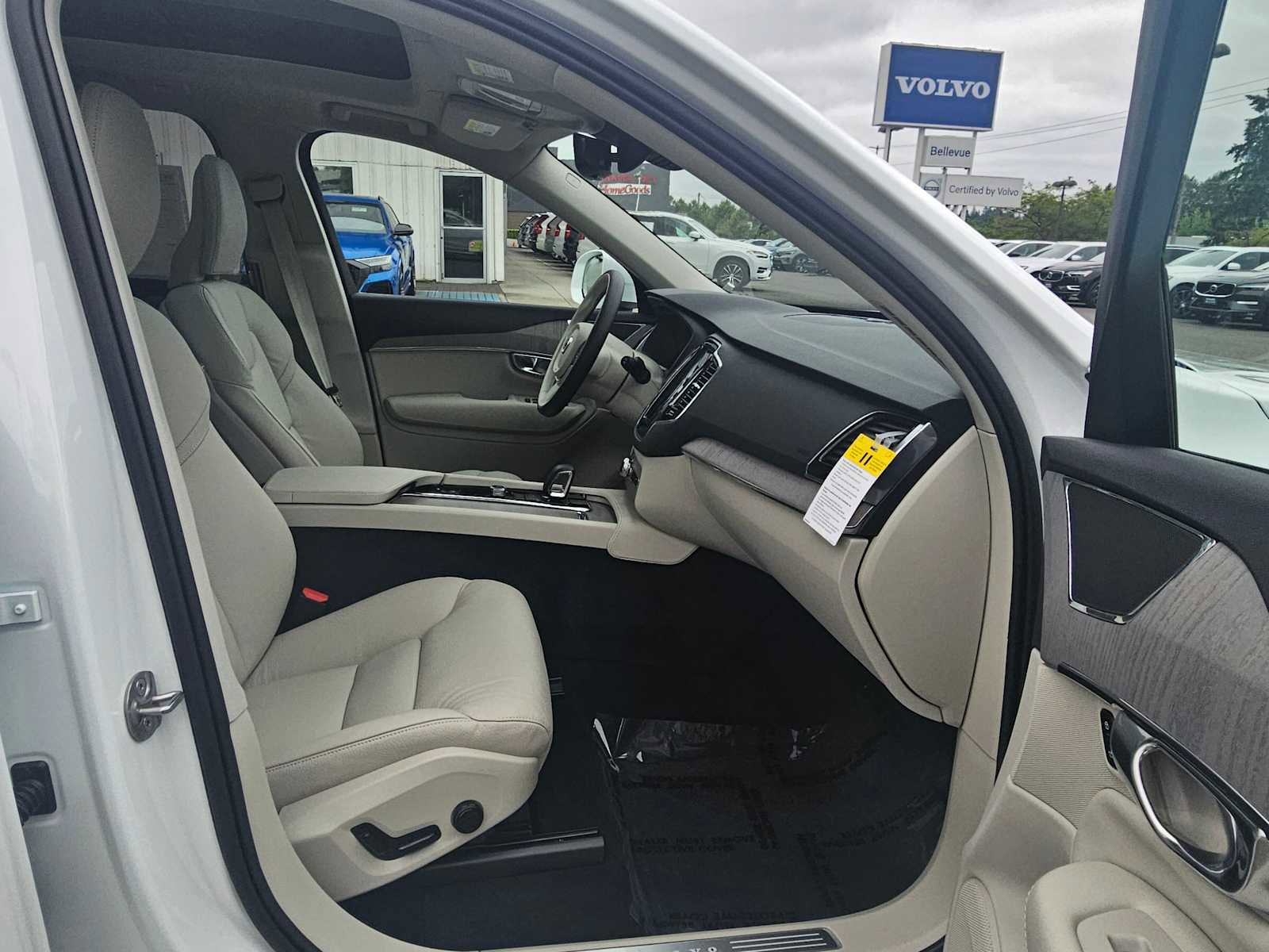 Used 2025 Volvo XC90 T8 Plus w/ Protection Package Premier image 10