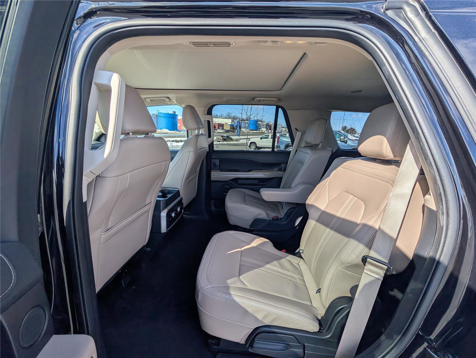 Used 2024 Ford Expedition Limited image 15