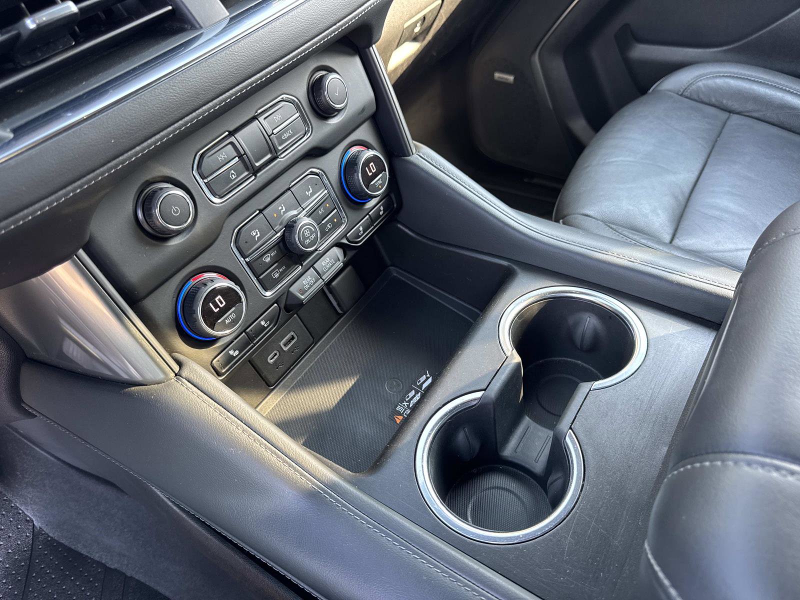 Used 2021 Chevrolet Suburban LT w/ Luxury Package image 25