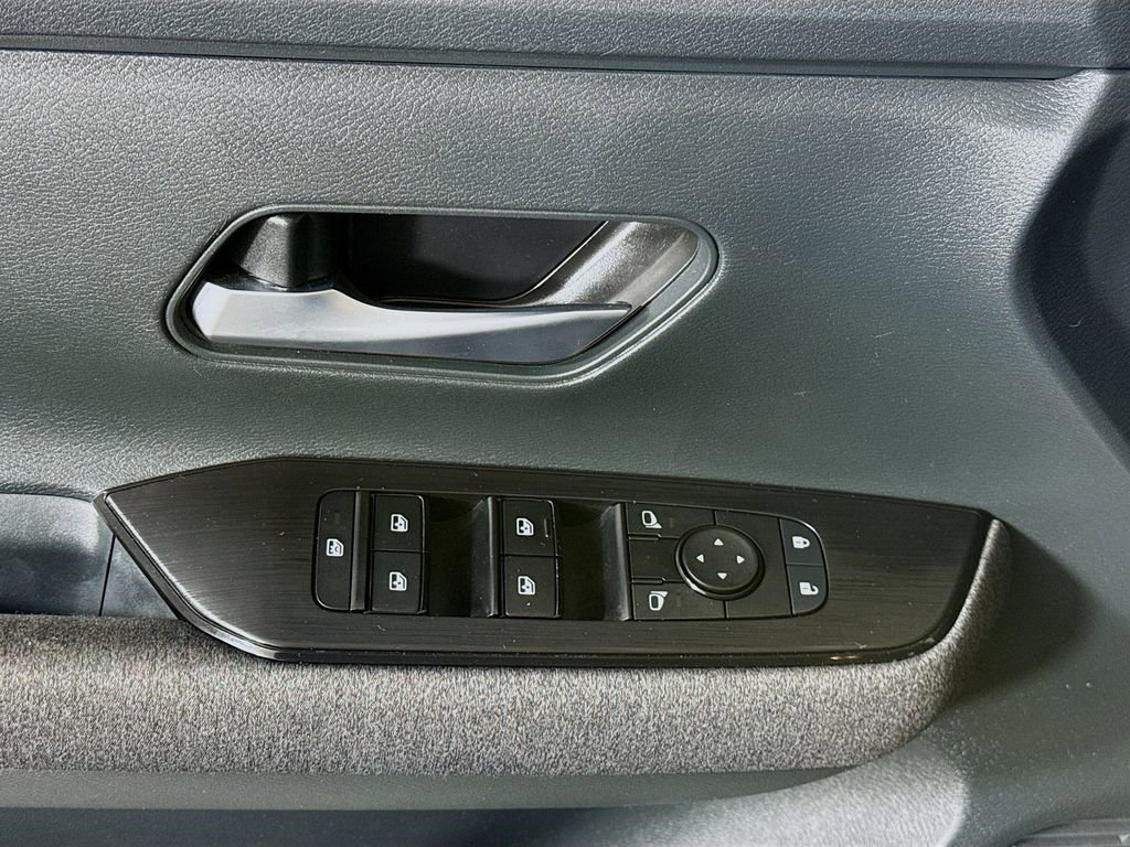 Certified 2025 Nissan Kicks SV image 22