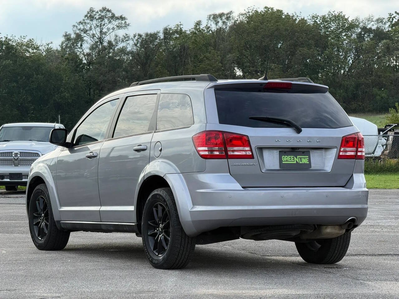 Used 2020 Dodge Journey SE w/ SE Popular Equipment Group FWD image 2
