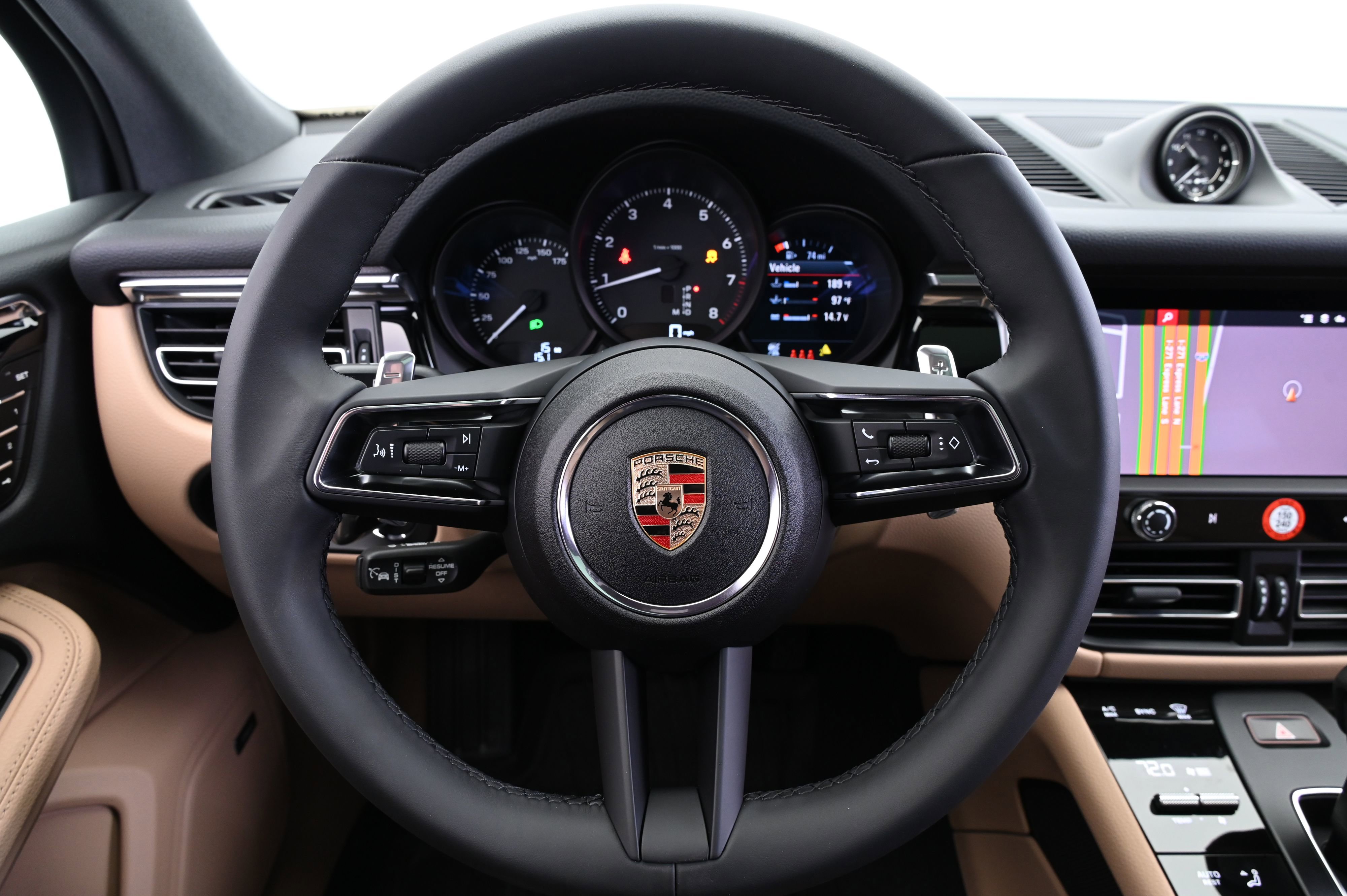 Certified 2025 Porsche Macan image 44