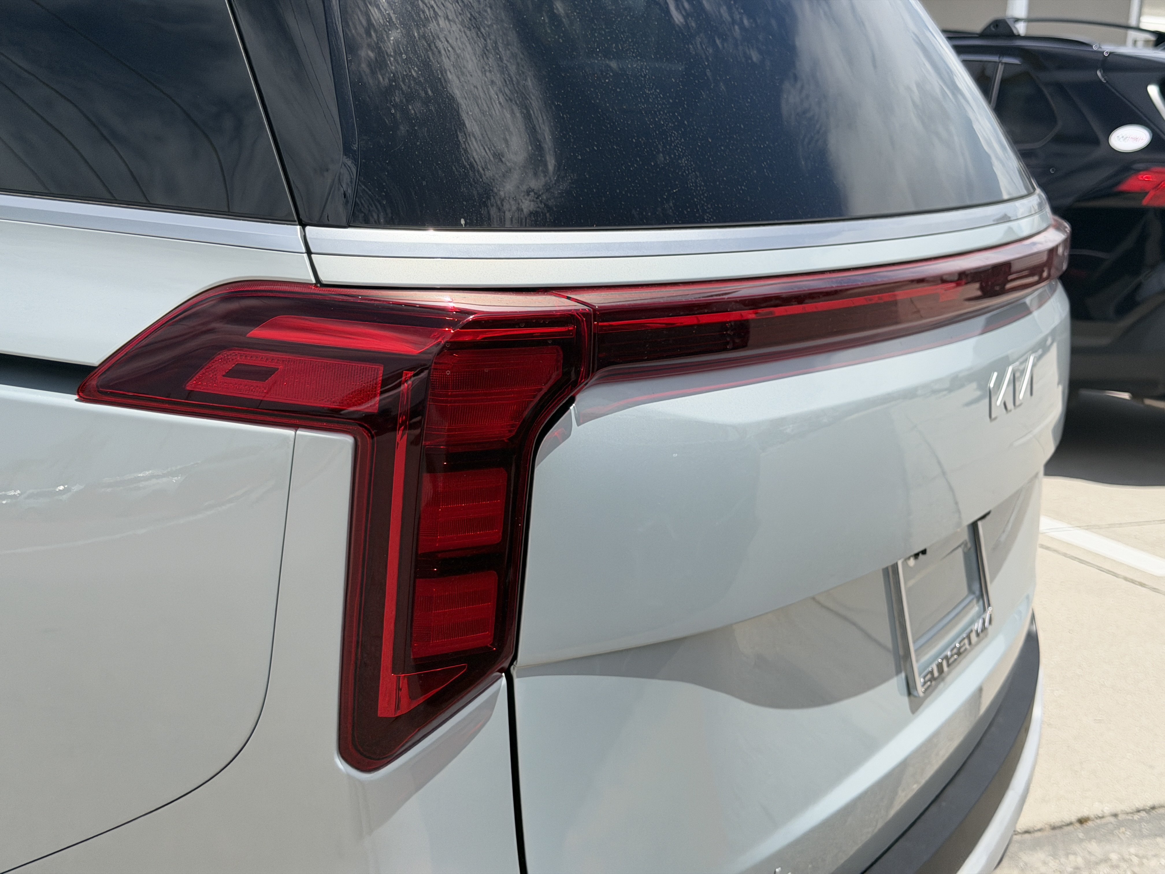 Certified 2025 Kia Carnival EX FWD image 9