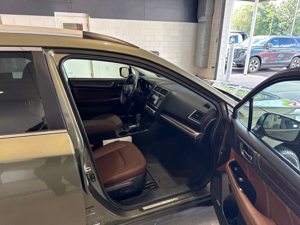 Used 2017 Subaru Outback 3.6R Touring AWD/4WD image 12