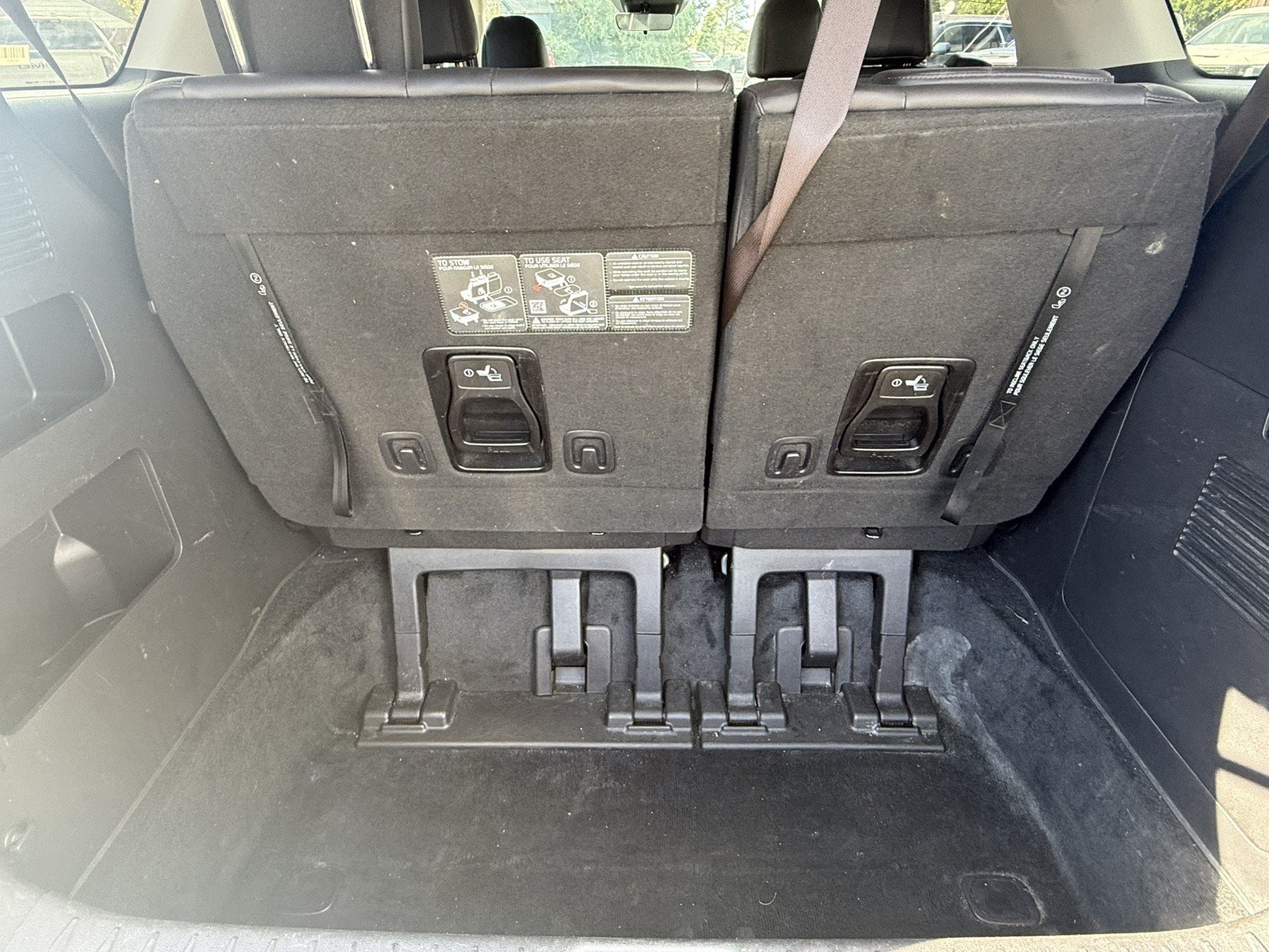 Used 2025 Kia Carnival FWD image 30