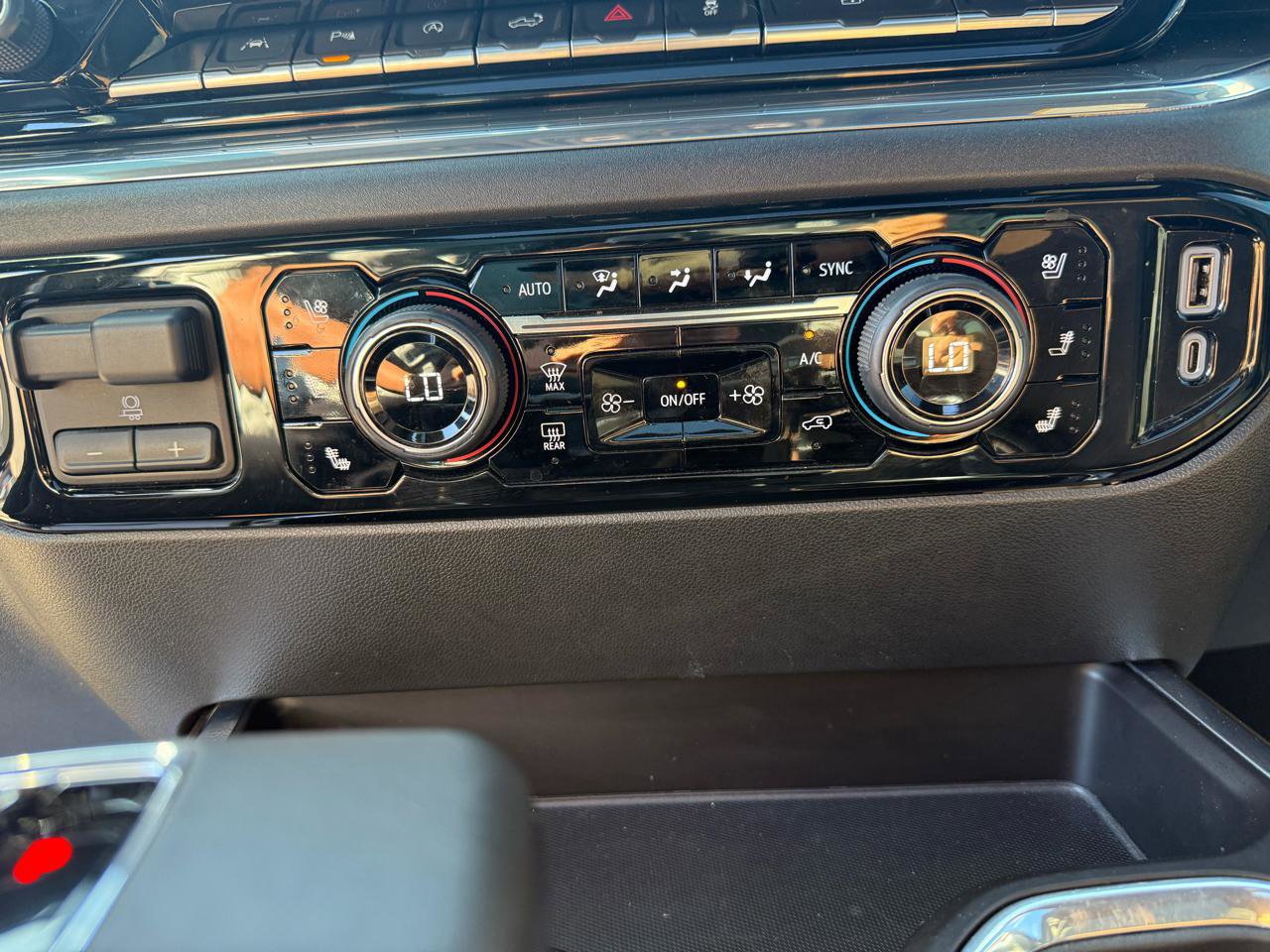 Used 2024 Chevrolet Silverado 1500 High Country w/ Technology Package image 25