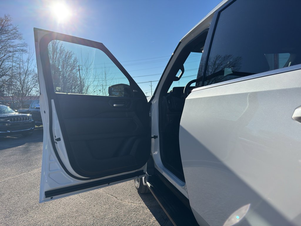 New 2026 Nissan Armada SL w/ Captain's Chari Seat Package image 19
