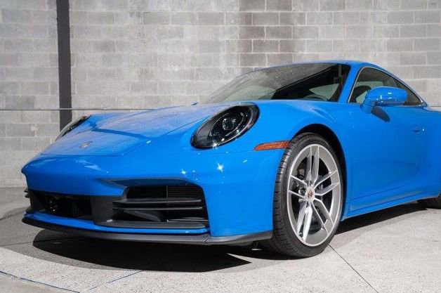 Used 2025 Porsche 911 Carrera RWD image 3