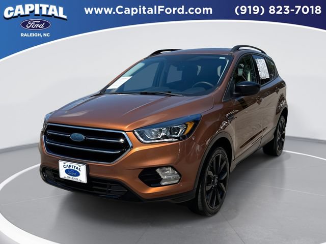 Used 2017 Ford Escape SE w/ SE Sport Appearance Package AWD/4WD image 1
