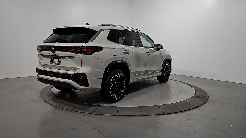 New 2026 Volkswagen Tiguan SEL R-Line AWD/4WD image 5
