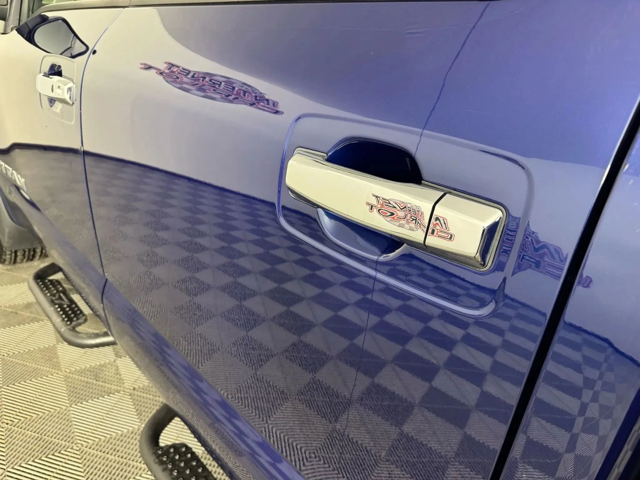 Used 2021 Nissan Titan SV w/ SV Convenience Package image 26