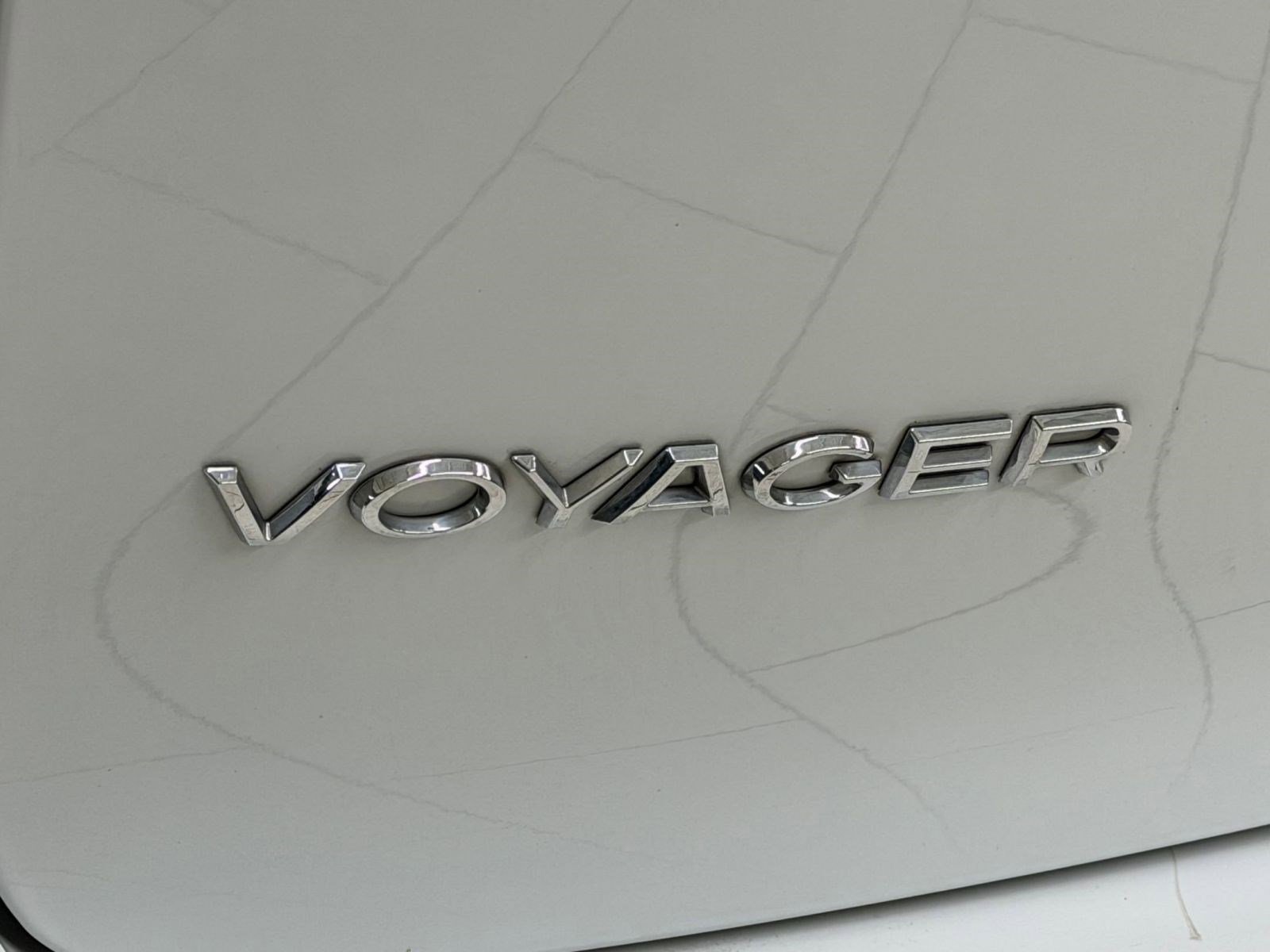 Used 2023 Chrysler Voyager LX image 32