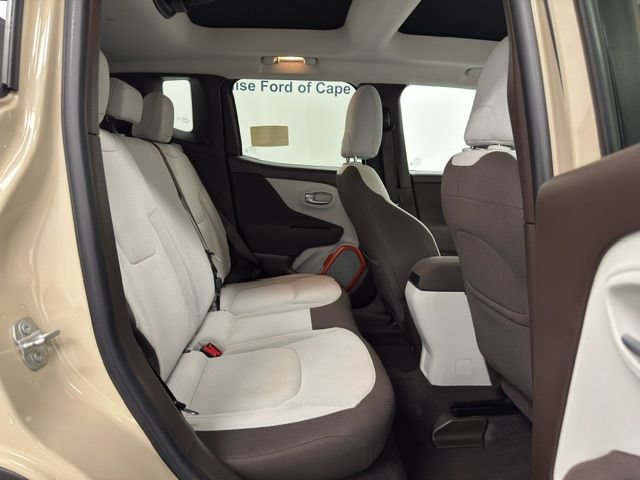 Used 2015 Jeep Renegade Latitude w/ Trailer Tow Group AWD/4WD image 20