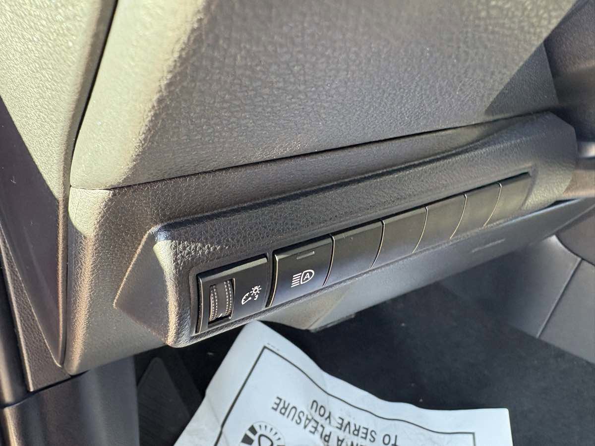 Used 2025 Toyota Corolla LE image 20