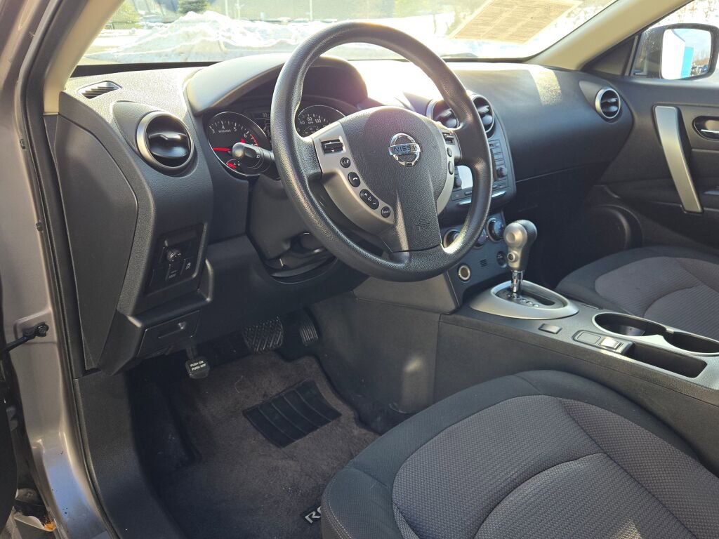 Used 2013 Nissan Rogue SV w/ Premium Pkg image 19