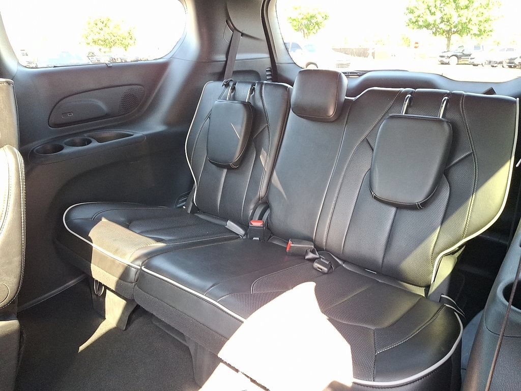 Used 2025 Chrysler Pacifica Limited FWD image 11