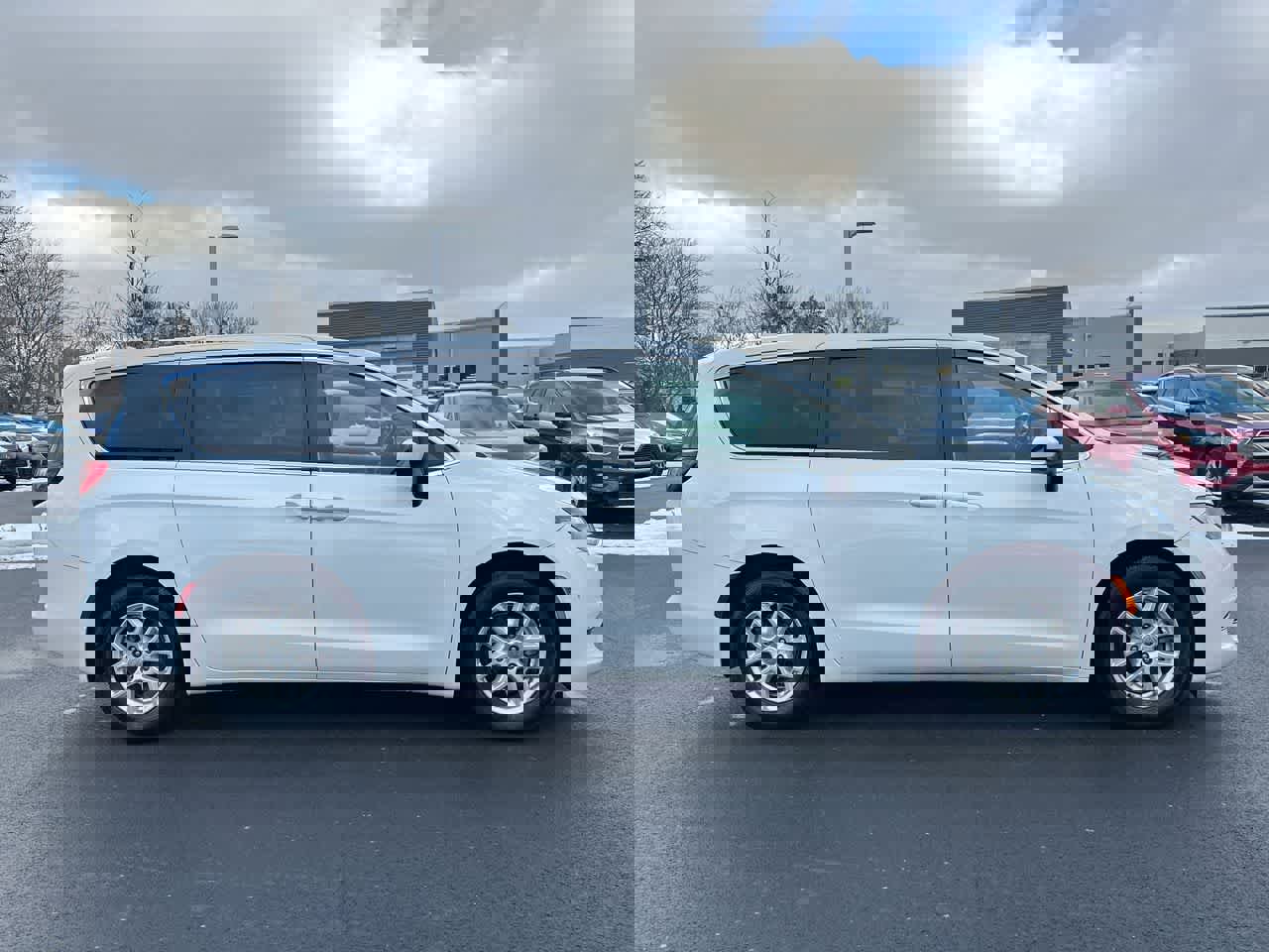 Used 2018 Chrysler Pacifica LX image 14