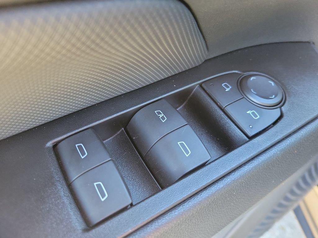 Certified 2024 Chevrolet Equinox EV RS FWD image 18
