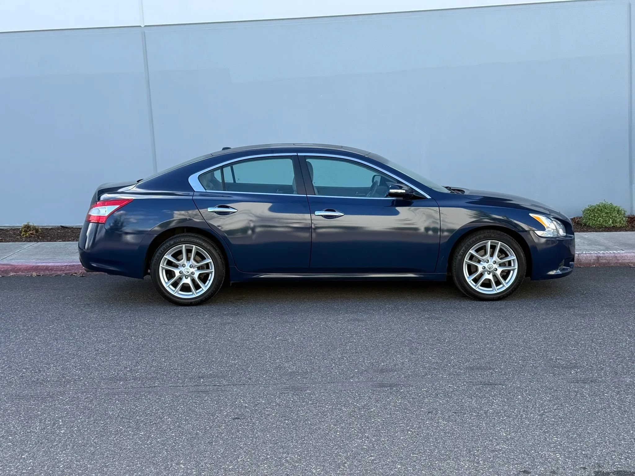 Used 2009 Nissan Maxima 3.5 SV w/ Tech Pkg FWD image 6