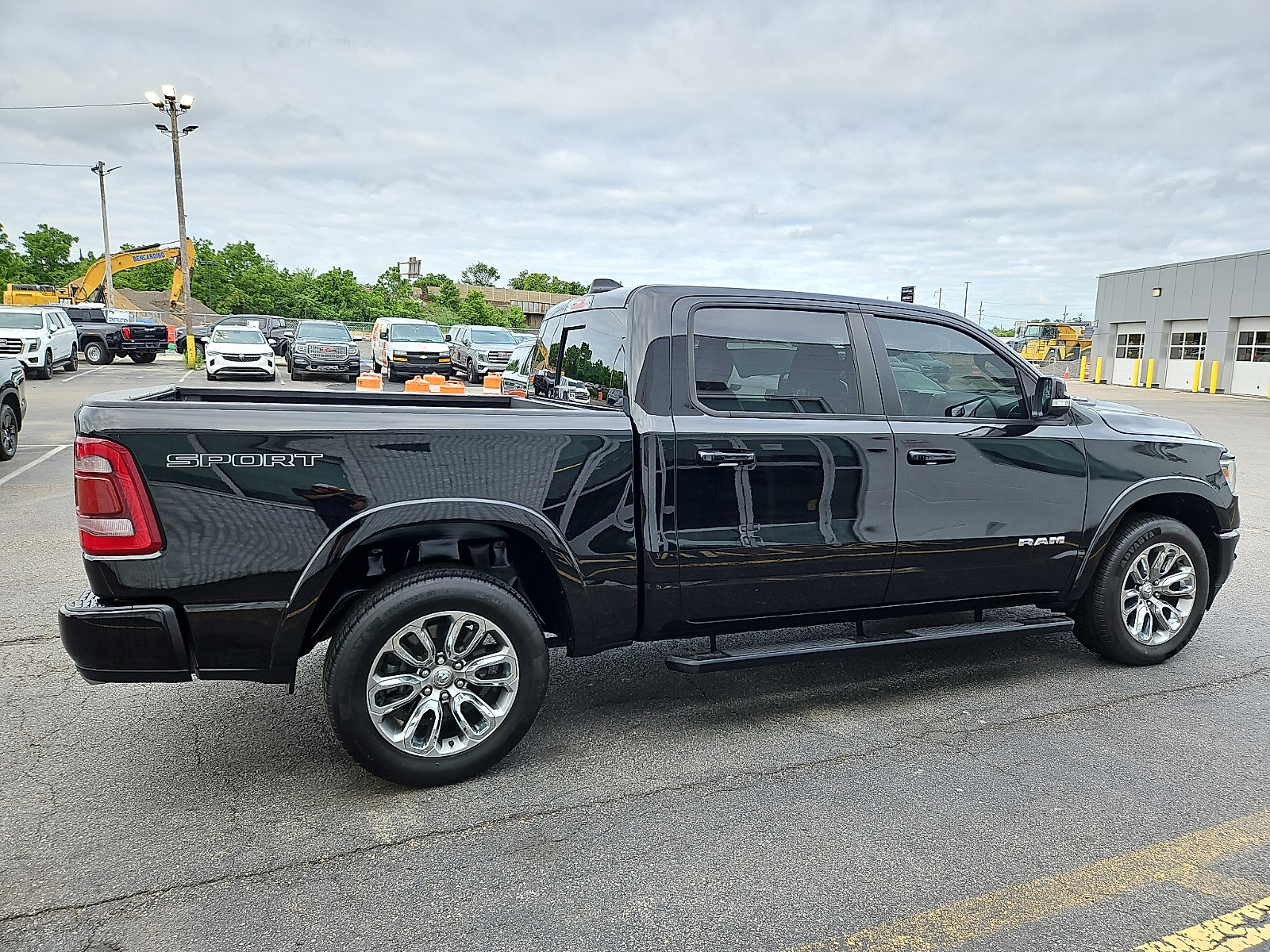 Used 2021 RAM 1500 Laramie AWD/4WD image 7