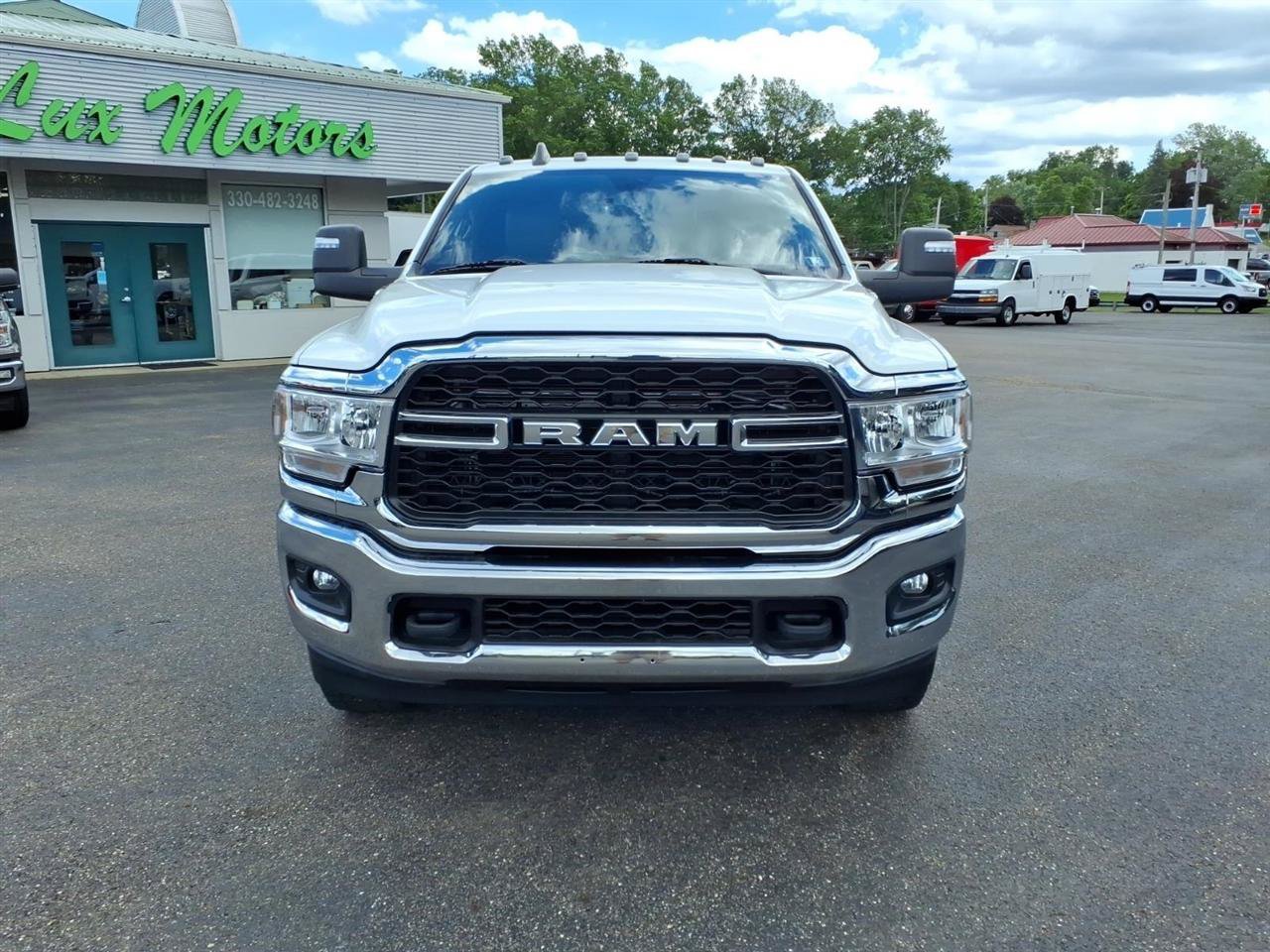 Used 2024 RAM 2500 Tradesman w/ Chrome Appearance Group AWD/4WD image 2