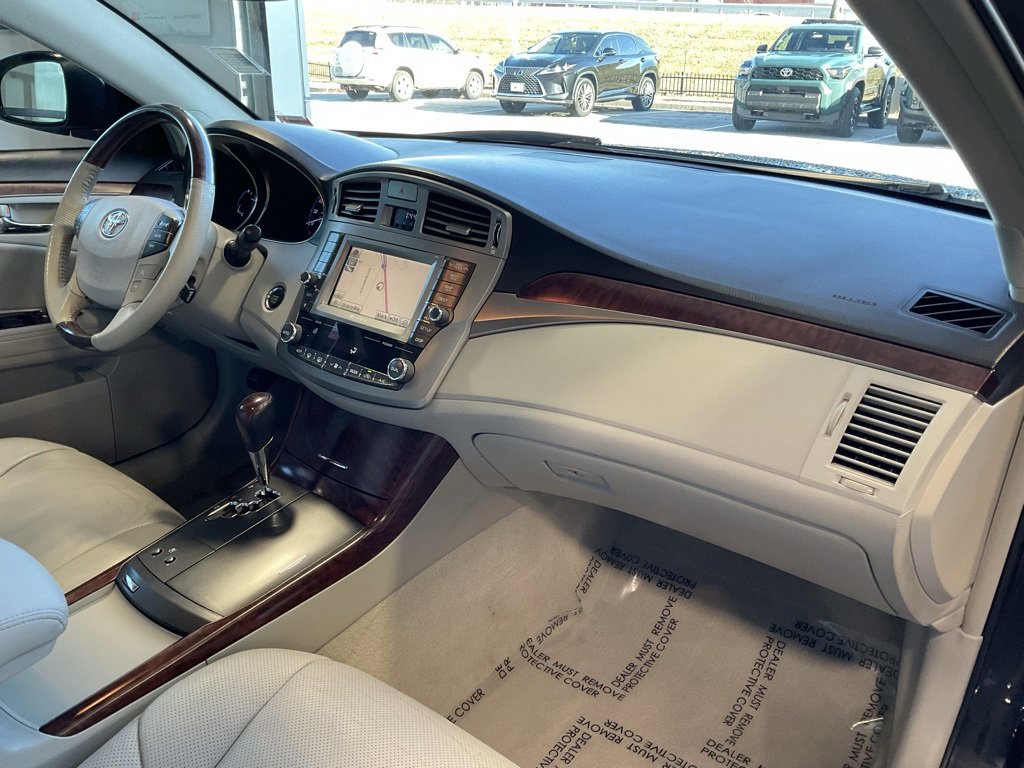 Used 2012 Toyota Avalon Limited image 18