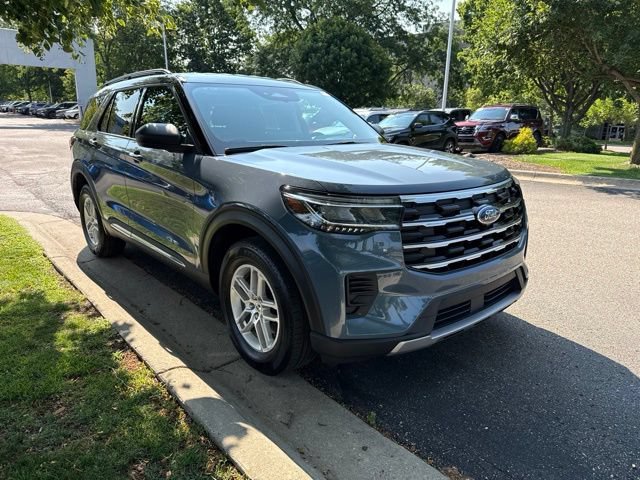 Used 2025 Ford Explorer Active AWD/4WD image 11