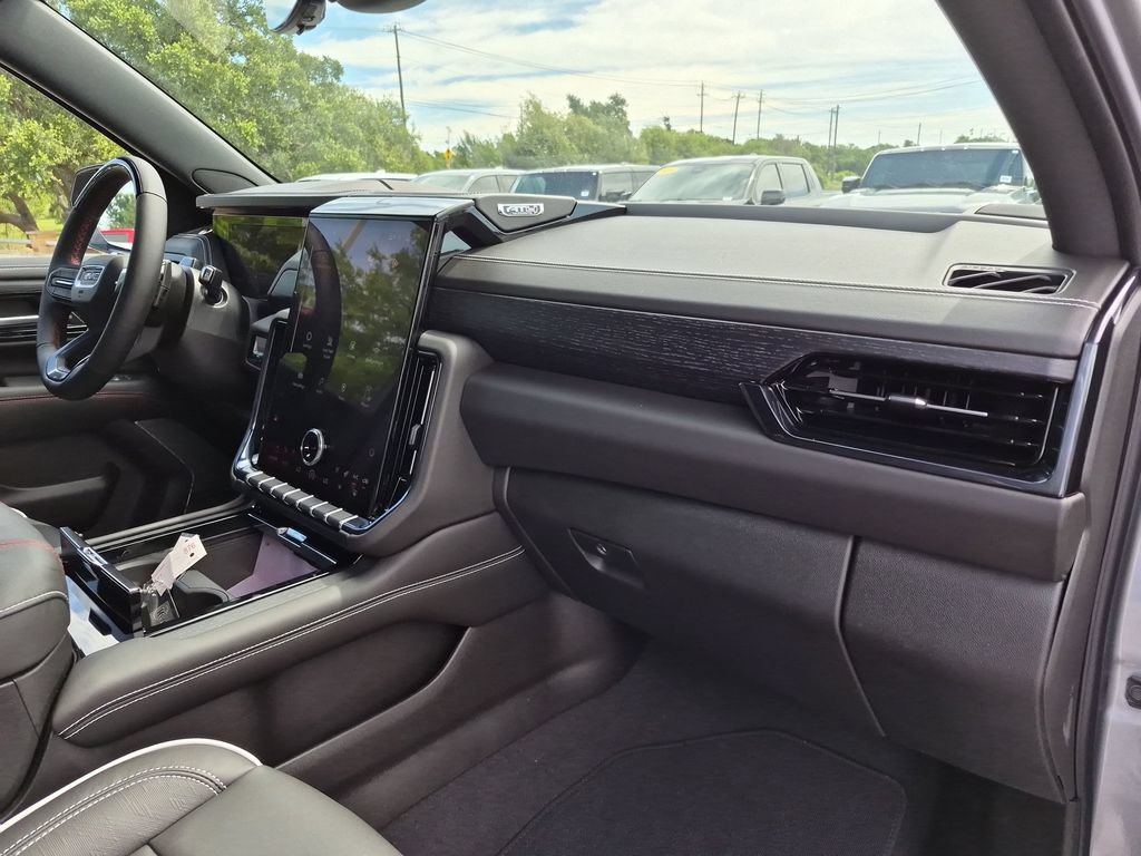 New 2026 GMC Yukon XL AT4 Ultimate AWD/4WD image 45