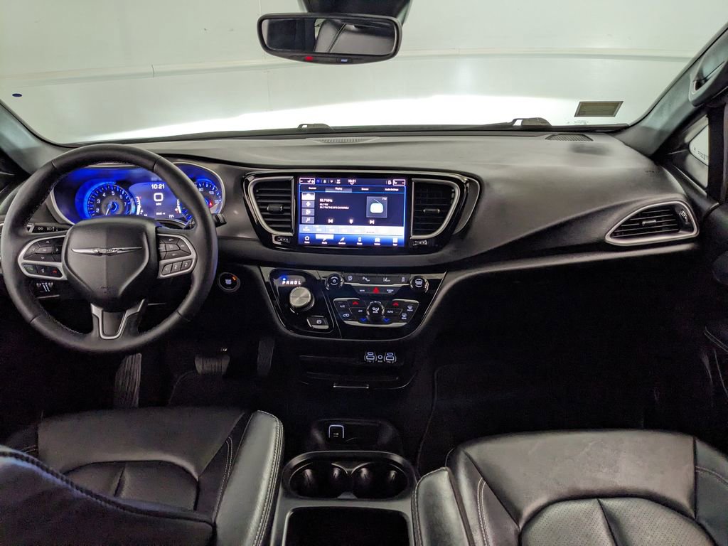 Used 2025 Chrysler Pacifica Select FWD image 6