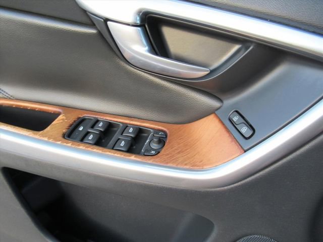 Used 2017 Volvo XC60 T5 Inscription image 20