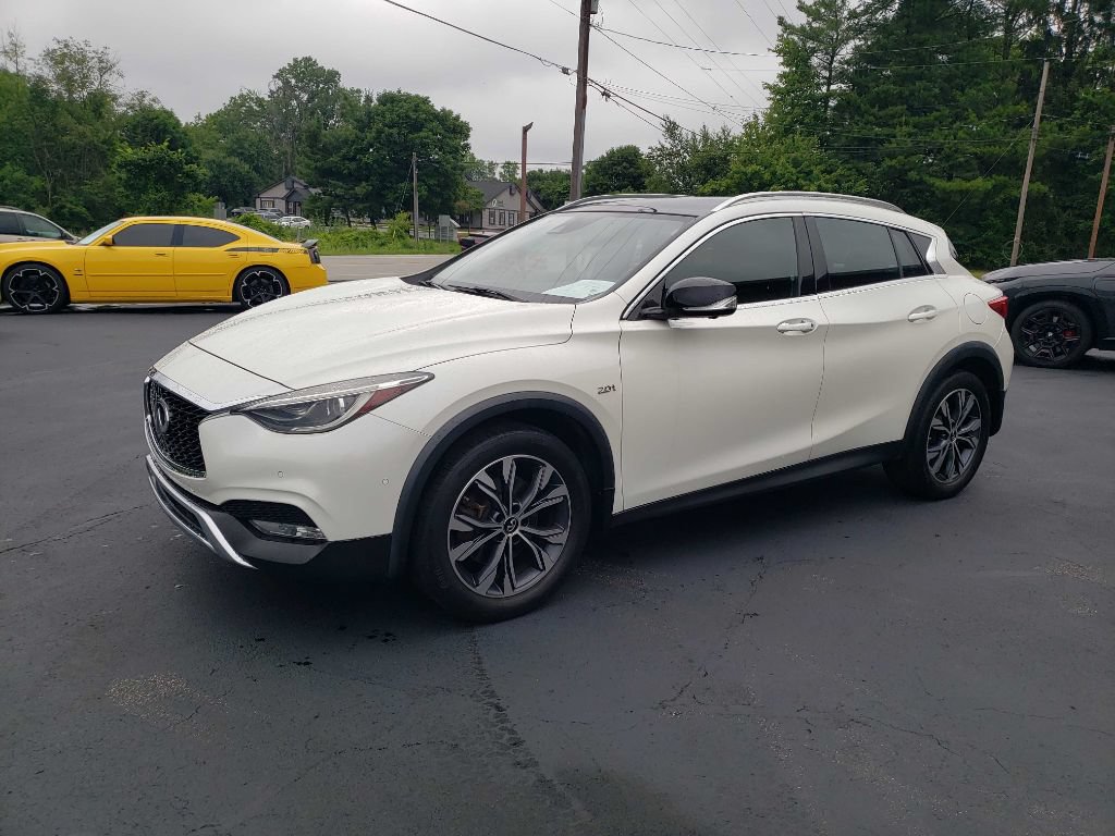 Used 2018 INFINITI QX30 Premium w/ Technology Package AWD/4WD image 3