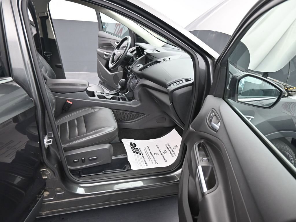Used 2017 Ford Escape SE w/ SE Leather Comfort Package image 24