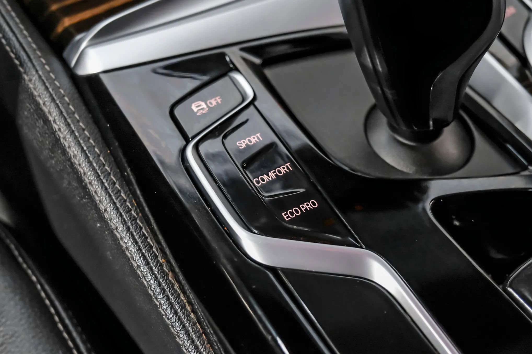 Used 2022 BMW 540i w/ M Sport Package RWD image 29